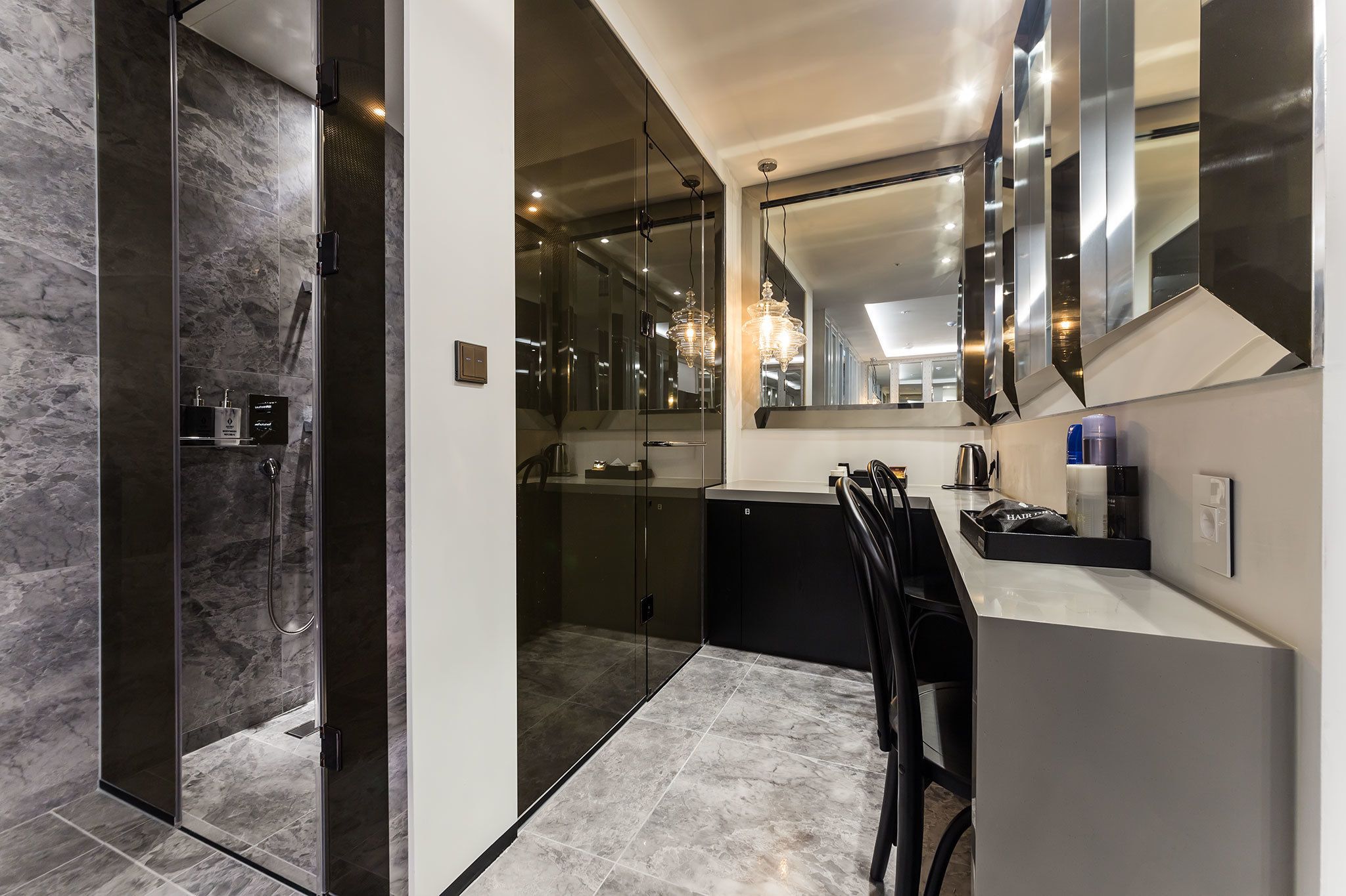 standard double room | 1 bedroom, minibar, individually decorated, individually furnished