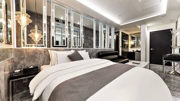 Standard Double Room | Minibar, individually decorated, individually furnished, blackout drapes