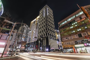 Front of property - evening/night - Yongin Astro Hotel (Yongin)