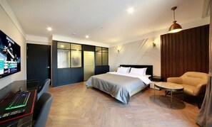 Deluxe dubbelrum | Sängtillbehör av högsta kvalitet, individuell inredning och unika möbler