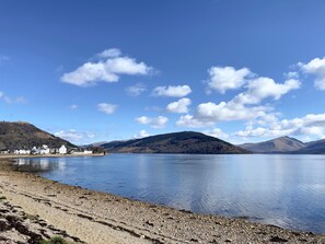 Beach - Seaview location in Inverarary, historic cottage within walking distance of town centre, sleeps 4 (Inverarary)