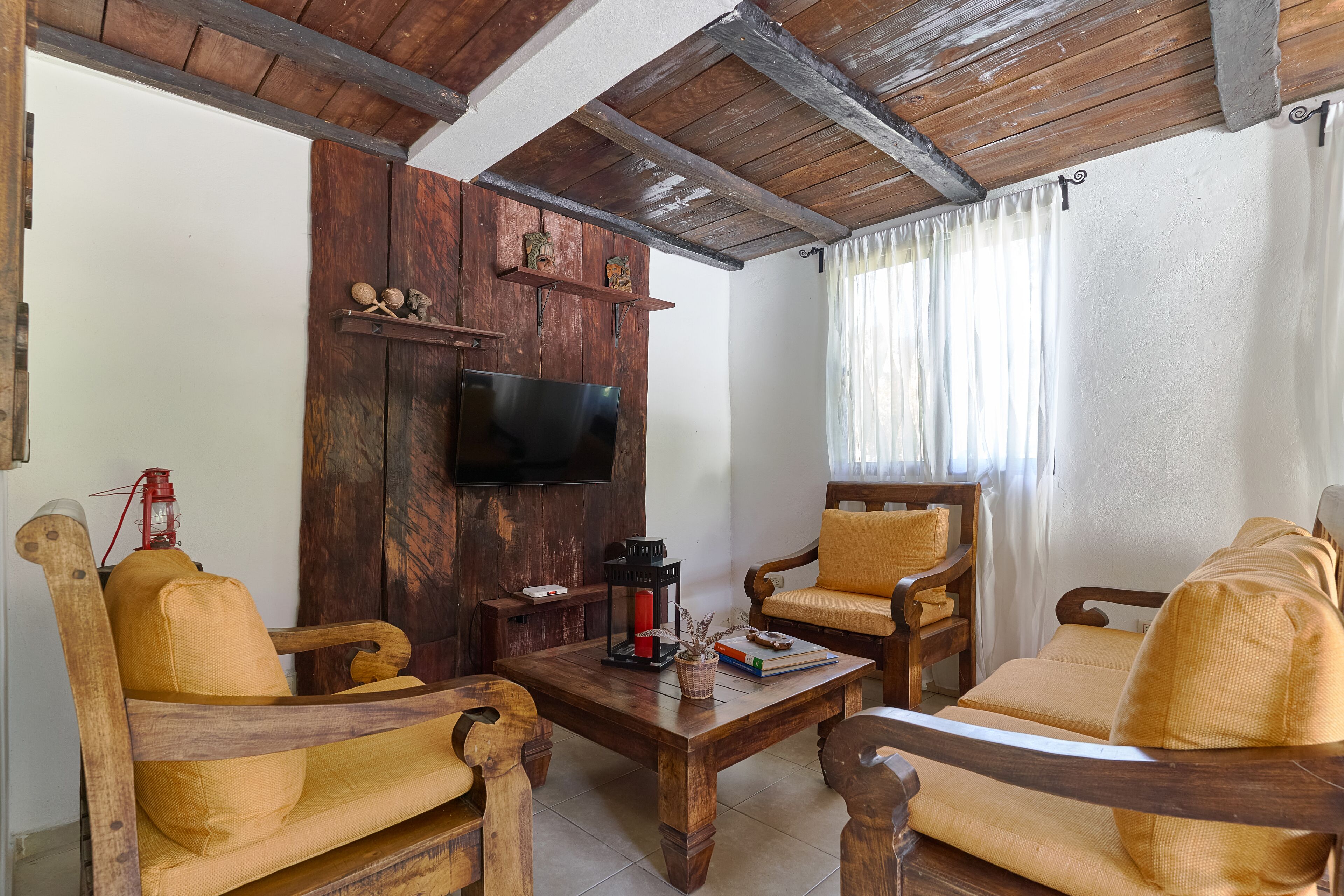 TV layar datar dan lantai berpemanas