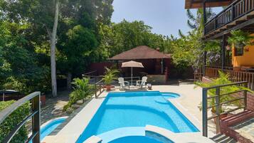 3 piscinas al aire libre
