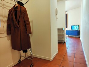 Interior - RL Spacious 2-Bed Apt on La Rambla. Wifi &Central (Barcelona)