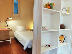 Unclassified image, 5 of 26, button