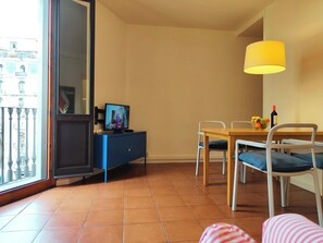 Unclassified image, 2 of 26, button