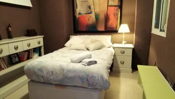 3 chambres, fer et planche à repasser, Wi-Fi, draps fournis