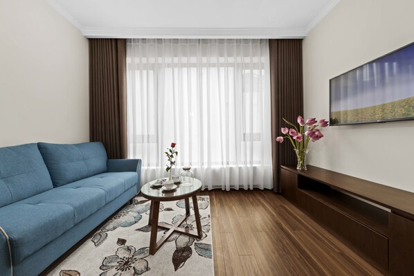 Kühlschrank, Mikrowelle, Wasserkocher, Reiskocher