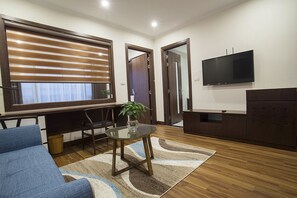 In-room safe, desk, soundproofing, free WiFi