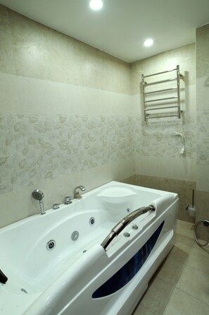 Free toiletries, hair dryer, slippers, towels - Hera Building (Hanoi)