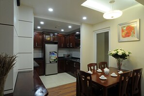Full-size fridge, microwave, stovetop, electric kettle - Hera Building (Hanoi)