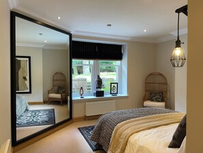 2 Schlafzimmer, Zimmersafe, Bügeleisen/Bügelbrett, Reisekinderbett