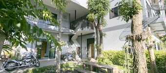 OYO 75364 River Kwai Road Residences