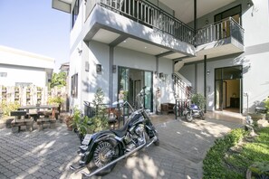 Exterior - OYO 75364 River Kwai Road Residences (Kanchanaburi)