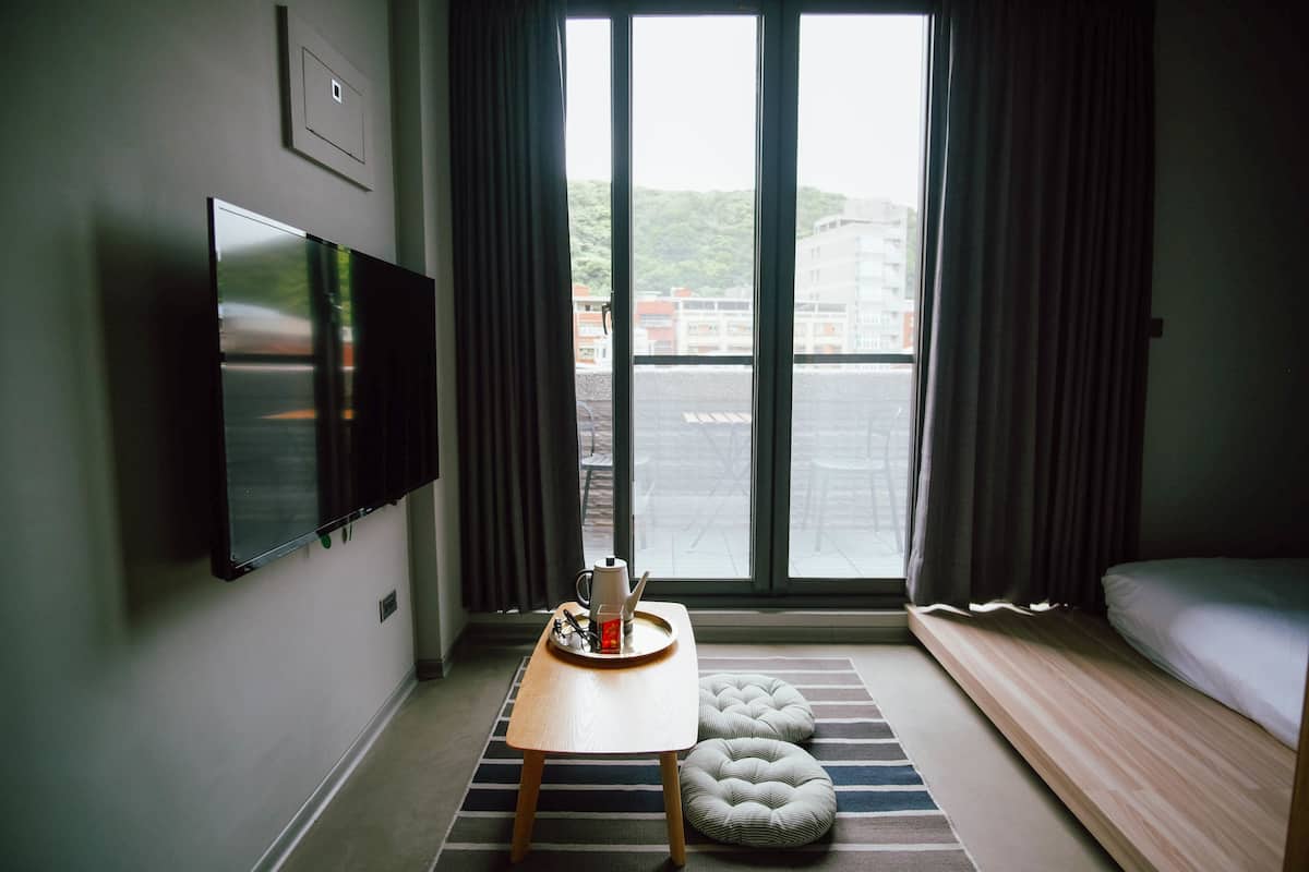 Draps en coton égyptien, literie de qualité supérieure, minibar, bureau