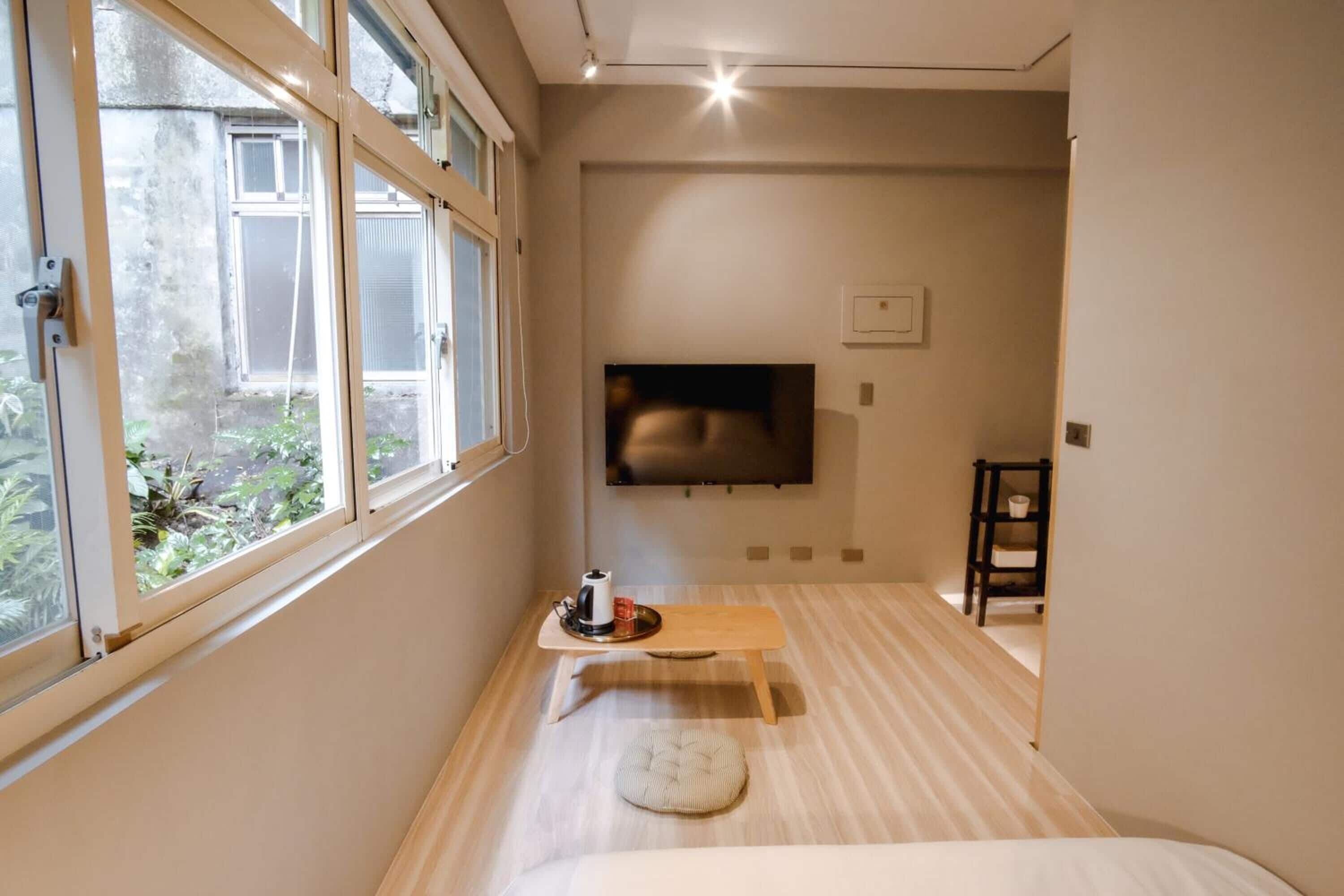 埃及棉床單、高級寢具、迷你吧、書桌