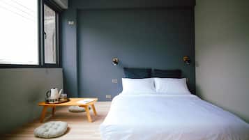 Egyptian cotton sheets, premium bedding, minibar, desk