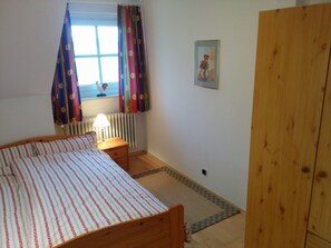 4 bedrooms, travel cot, free WiFi, bed sheets - Old village school in Friederiksiel - Up to 6 persons, 4 bedrooms (Wangerland)