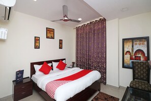 Standard Double Room, 1 Double Bed, Non Smoking | Desk, free WiFi - OYO 131 Nhu Phuc Hotel (Ho Chi Minh City)