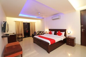 Standard Double Room, 1 Double Bed, Non Smoking | Desk, free WiFi - OYO 131 Nhu Phuc Hotel (Ho Chi Minh City)