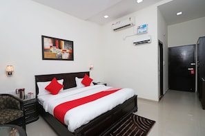 Standard Double Room, 1 Double Bed, Non Smoking | Desk, free WiFi - OYO 131 Nhu Phuc Hotel (Ho Chi Minh City)
