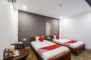 Deluxe Twin Room | Desk, free WiFi