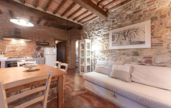 Télévision, lecteur de DVD, chaîne hi-fi