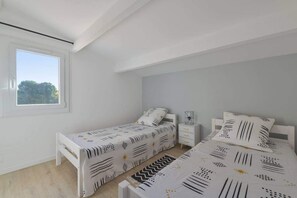 4 bedrooms, iron/ironing board, travel cot, free WiFi