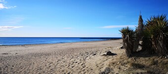 Air-conditioned 3-bedroom duplex apartment with WiFi in Cap d'Agde, very close to the beach