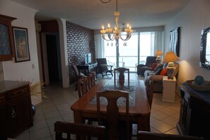 Dining - BEACHFRONT condo (2B/2B) with a 20% Discount for stays longer than 28 days!! (Marina Mazatlán)