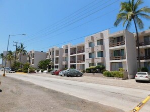 Exterior - BEACHFRONT condo (2B/2B) with a 20% Discount for stays longer than 28 days!! (Marina Mazatlán)