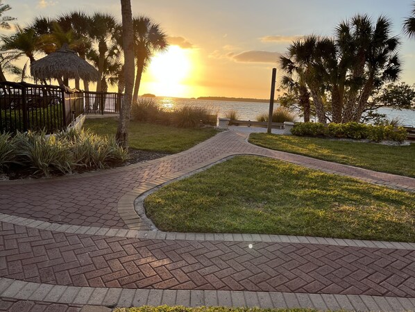 Property grounds - PRIVATE BEACH @ Sanibel Harbour Resort Condo 511 - Corner Unit w/ Sunset views (Fort Myers)