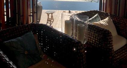 Pacific Coastal Luxury Villa. Oceanfront View! Si Sea Katso!