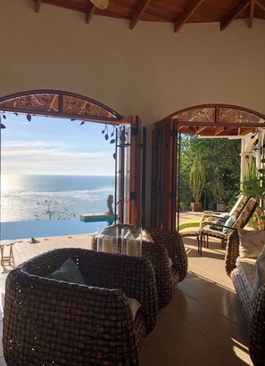 Outdoor pool - Pacific Coastal Luxury Villa. Oceanfront View! Si Sea See! (Ojochal)