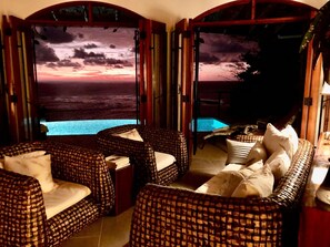 Outdoor pool - Pacific Coastal Luxury Villa. Oceanfront View! Si Sea See! (Ojochal)