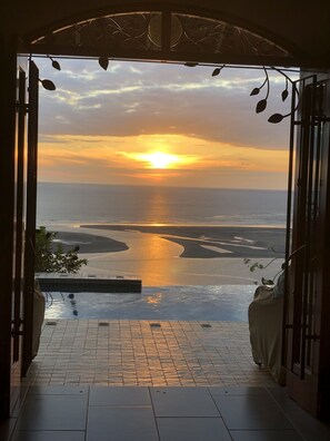 Outdoor pool - Pacific Coastal Luxury Villa. Oceanfront View! Si Sea See! (Ojochal)