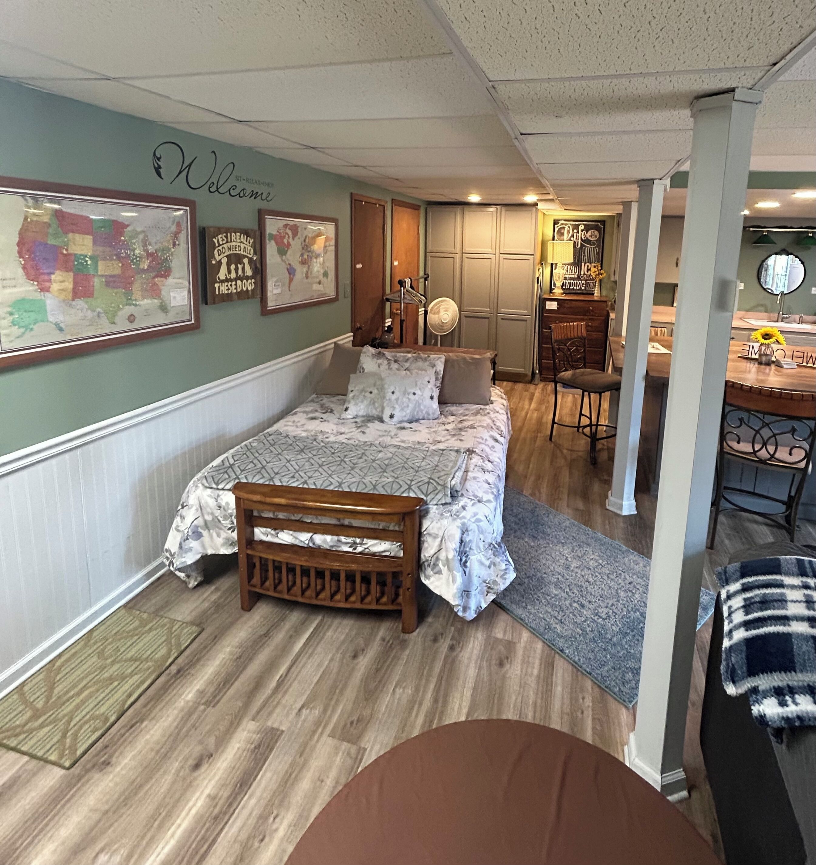 1 slaapkamer, een strijkplank/strijkijzer, gratis wifi, beddengoed