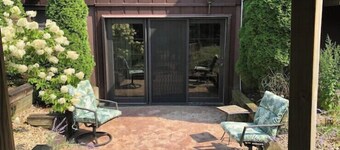 Private Lower Apt & Short Term Stay-Dog Friendly!!