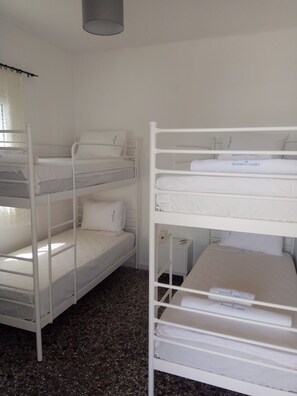 1 Schlafzimmer, Allergikerbettwaren, Zimmersafe, Bügeleisen/Bügelbrett