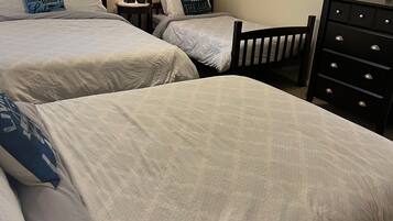 4 chambres, fer et planche Ă repasser, Wi-Fi, draps fournis