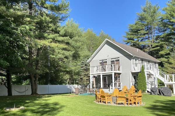 Hammock, patio,
Fire pit, horseshoes and deck