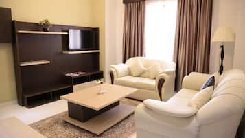 Deluxe Studio Suite | In-room safe, blackout curtains, iron/ironing board, free WiFi