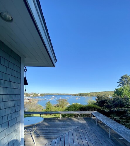 Contemporary mökki upeat merinäkymät ja Access