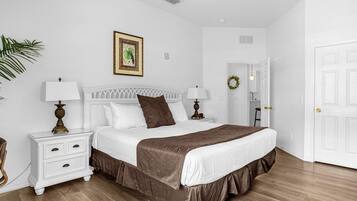 2 makuuhuonetta, työpöytä, silitysrauta/-lauta, ilmainen Wi-Fi