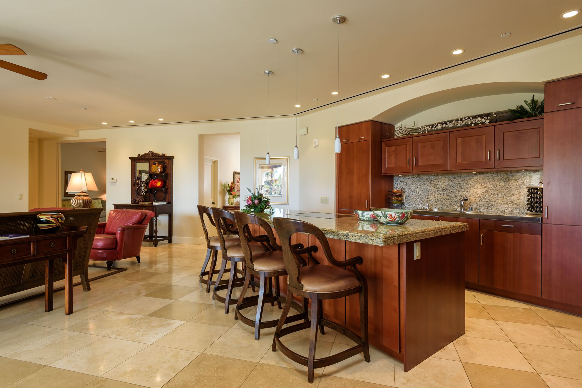 I. P.m Présente: Penthouse K108 - 2. 5 Chambres, Emplacement Idéal + Prix Incroyables! - Maui