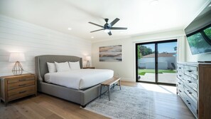 4 bedrooms, desk, iron/ironing board, travel crib