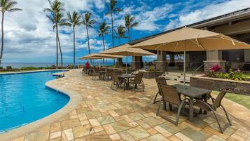 حمّام سباحة مُدفَّأ