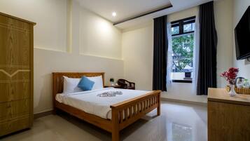 Minibar, desk, soundproofing, free WiFi