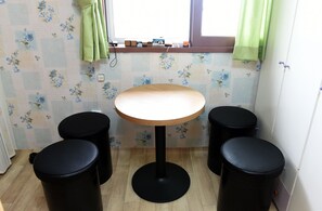 201 | In-room safe, desk, blackout drapes, soundproofing