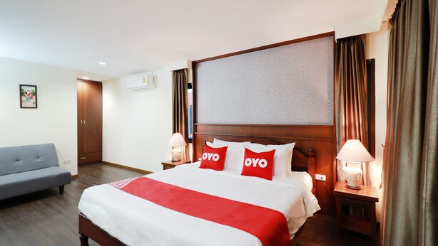 Deluxe Double Room | Minibar, desk, WiFi (free), bed sheets